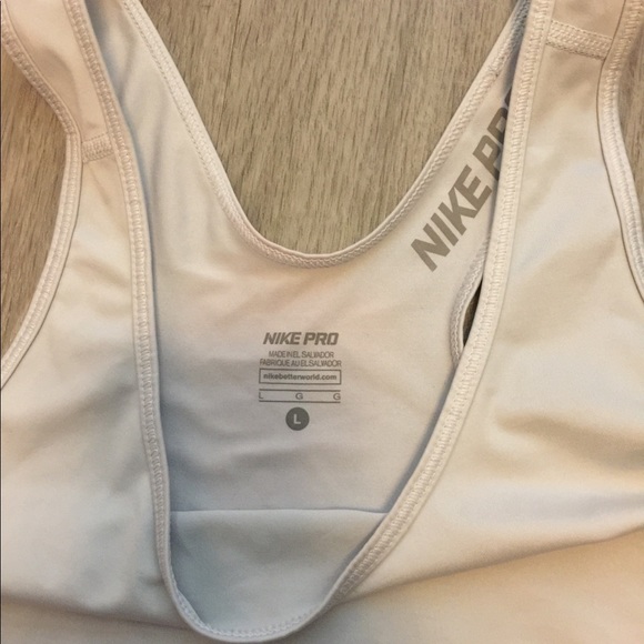 Nike workout shirt - Picture 3 of 3